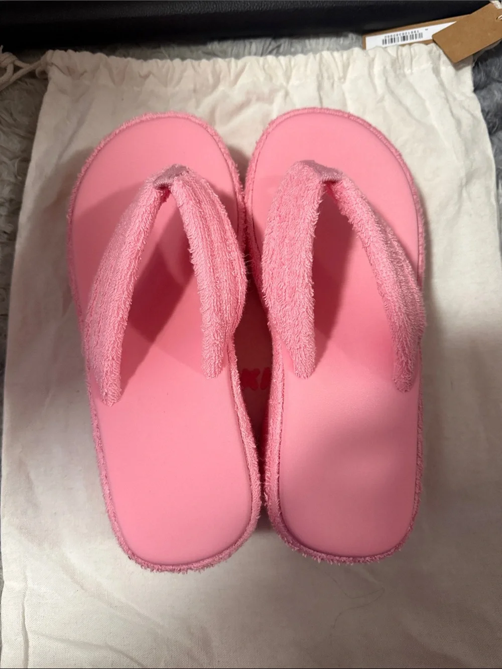 Skims pink slippers